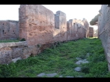 05752 ostia - regio iii - via delle trifore ecke cardo degli aurighi - bli ri westen - 01-2024.jpg